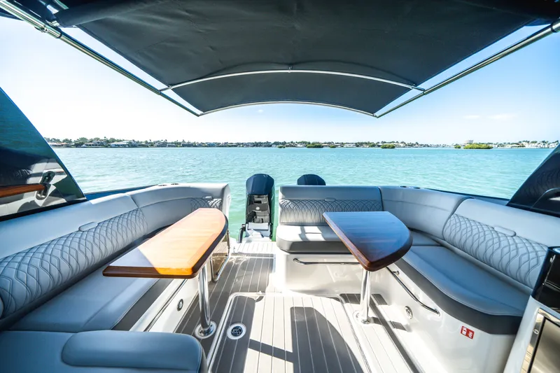 Slide: The Image of Sea Ray 370 DA OB 2025 - 9