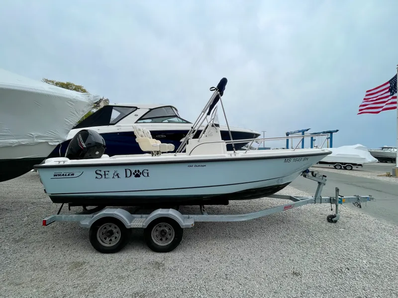 The Image of Boston Whaler 190 Outrage 2020 - 0