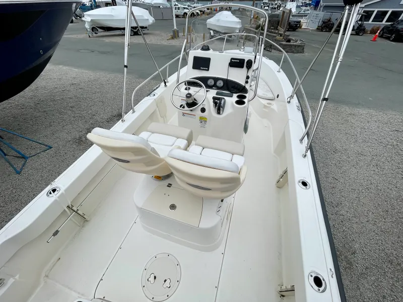 Slide: The Image of Boston Whaler 190 Outrage 2020 - 2