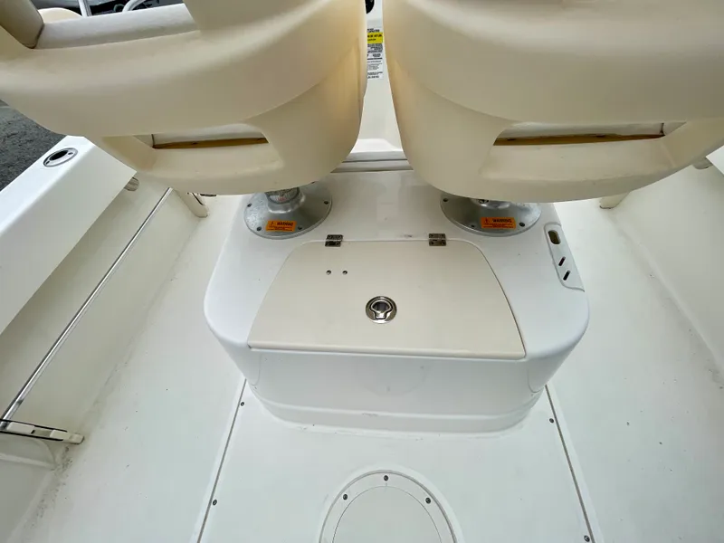 Slide: The Image of Boston Whaler 190 Outrage 2020 - 3
