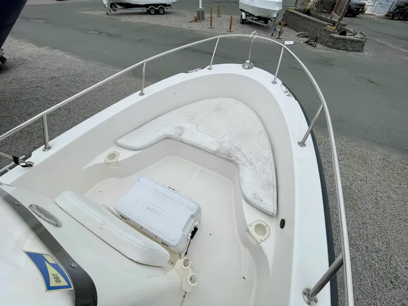 Slide: The Image of Boston Whaler 190 Outrage 2020 - 6