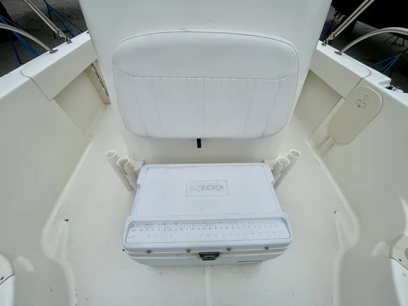 Slide: The Image of Boston Whaler 190 Outrage 2020 - 7