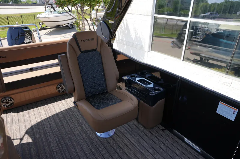 Slide: The Image of Harris Grand Mariner 250 2026 - 21