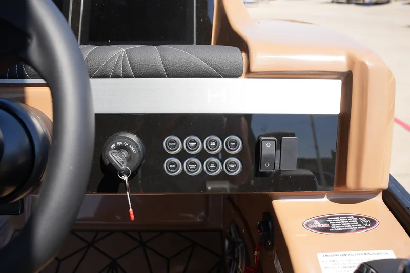 Slide: The Image of Harris Grand Mariner 250 2026 - 29