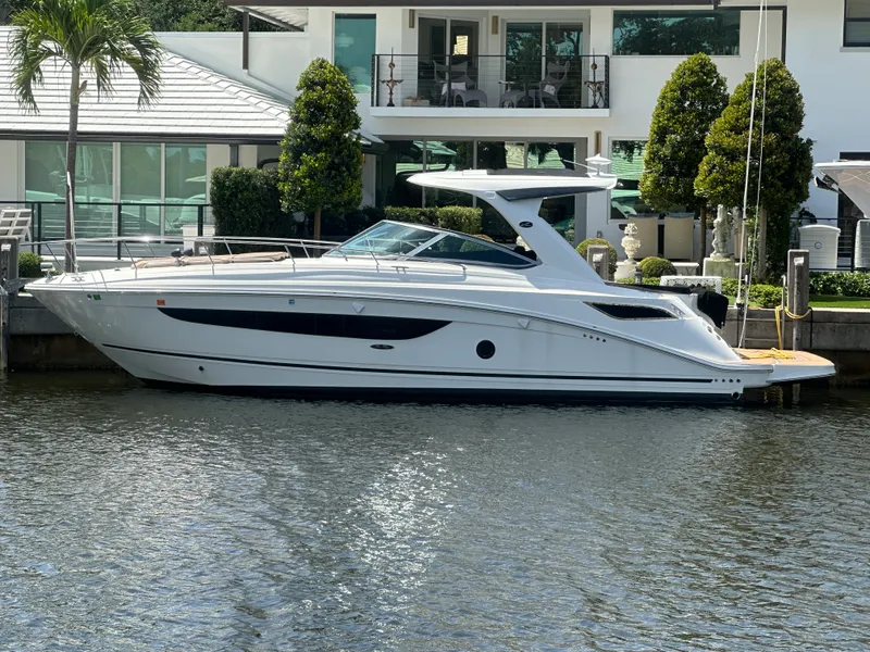 The Image of Sea Ray 350 SUNDANCER 2017 - 0