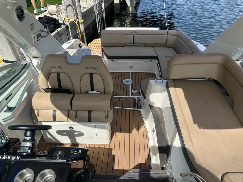 Slide: The Image of Sea Ray 350 SUNDANCER 2017 - 13