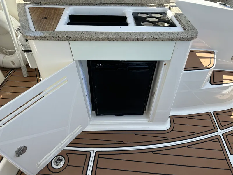 Slide: The Image of Sea Ray 350 SUNDANCER 2017 - 24