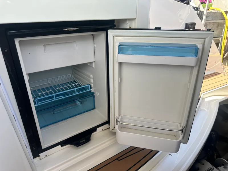 Slide: The Image of Sea Ray 350 SUNDANCER 2017 - 25