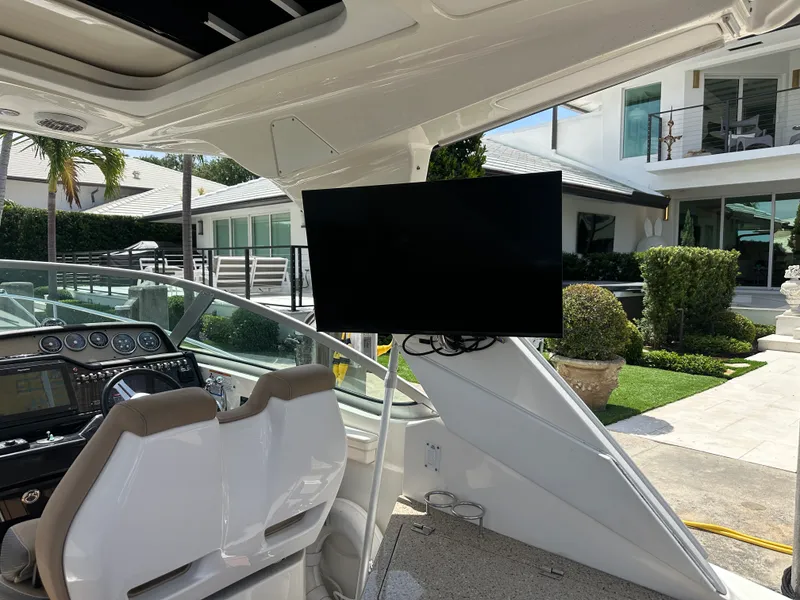 Slide: The Image of Sea Ray 350 SUNDANCER 2017 - 26