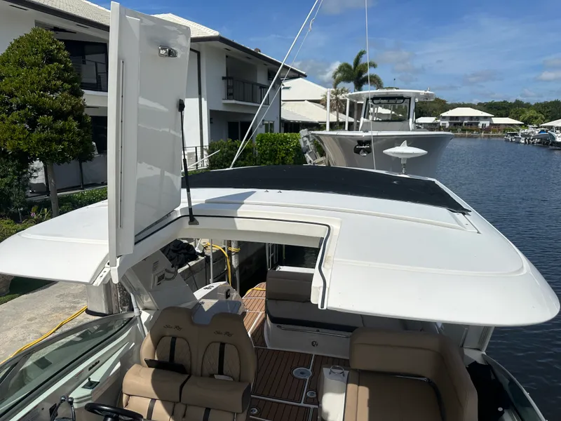 Slide: The Image of Sea Ray 350 SUNDANCER 2017 - 28