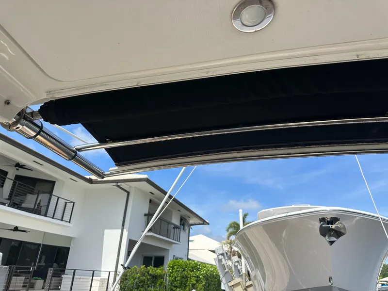 Slide: The Image of Sea Ray 350 SUNDANCER 2017 - 29