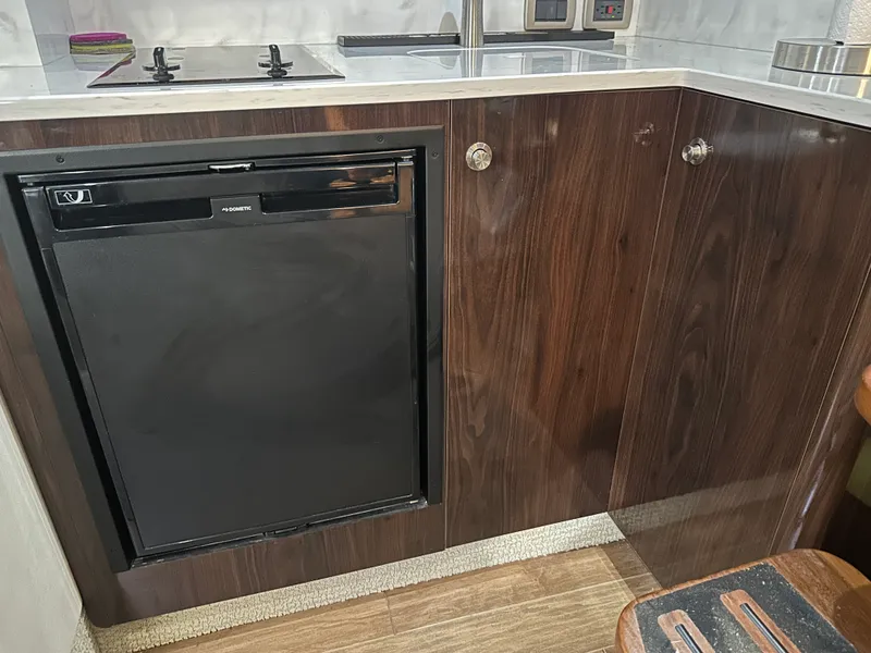 Slide: The Image of Sea Ray 350 SUNDANCER 2017 - 35