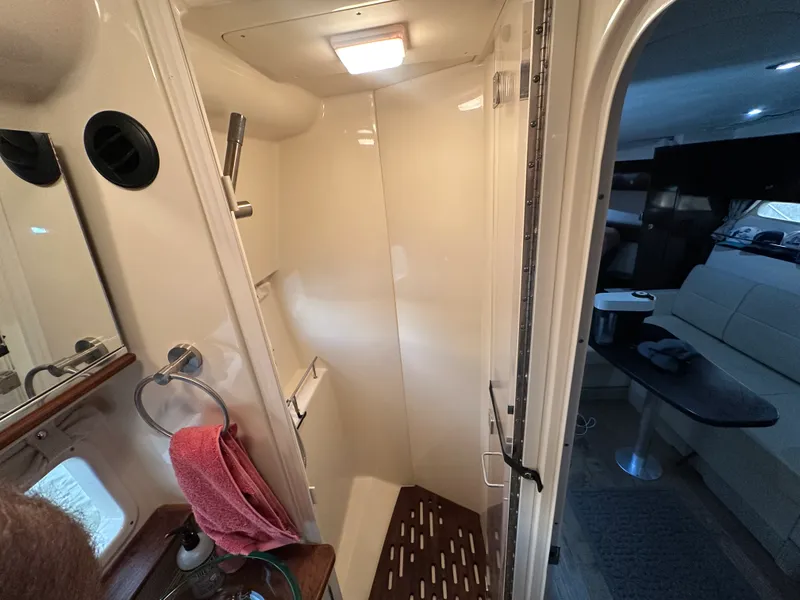 Slide: The Image of Sea Ray 350 SUNDANCER 2017 - 42