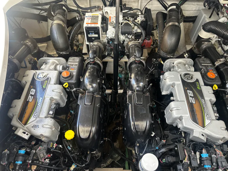 Slide: The Image of Sea Ray 350 SUNDANCER 2017 - 44