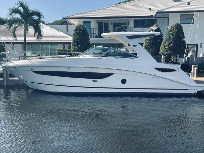 Slide: The Image of Sea Ray 350 SUNDANCER 2017 - 4