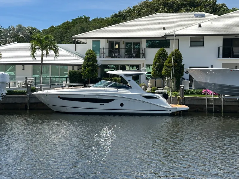 Slide: The Image of Sea Ray 350 SUNDANCER 2017 - 54