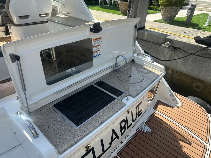 Slide: The Image of Sea Ray 350 SUNDANCER 2017 - 6