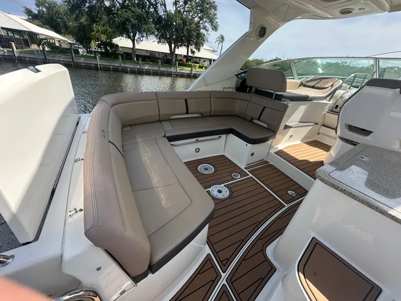 Slide: The Image of Sea Ray 350 SUNDANCER 2017 - 8