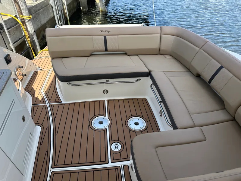 Slide: The Image of Sea Ray 350 SUNDANCER 2017 - 9