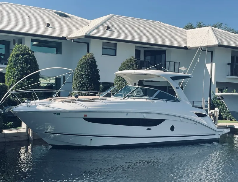 Slide: The Image of Sea Ray 350 SUNDANCER 2017 - 5
