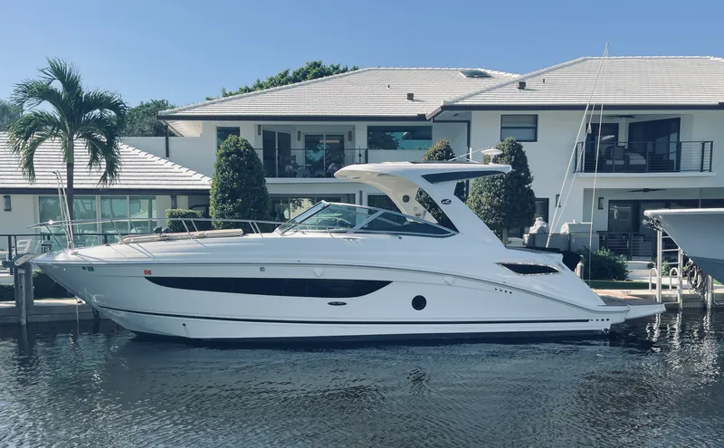 Slide: The Image of Sea Ray 350 SUNDANCER 2017 - 1