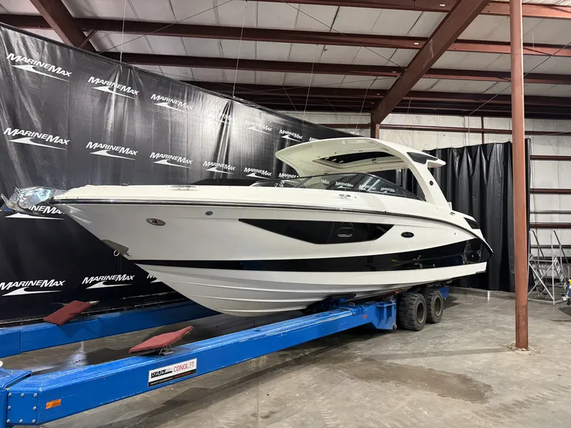 The Image of Sea Ray 350 SLX 2026 - 0