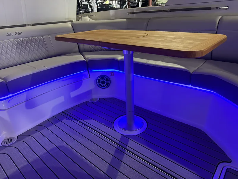 Slide: The Image of Sea Ray 350 SLX 2026 - 12
