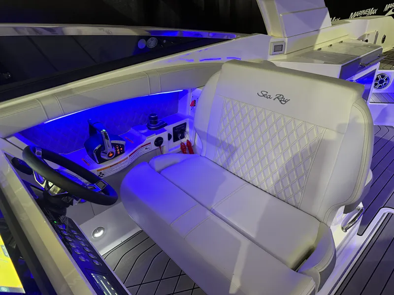 Slide: The Image of Sea Ray 350 SLX 2026 - 14