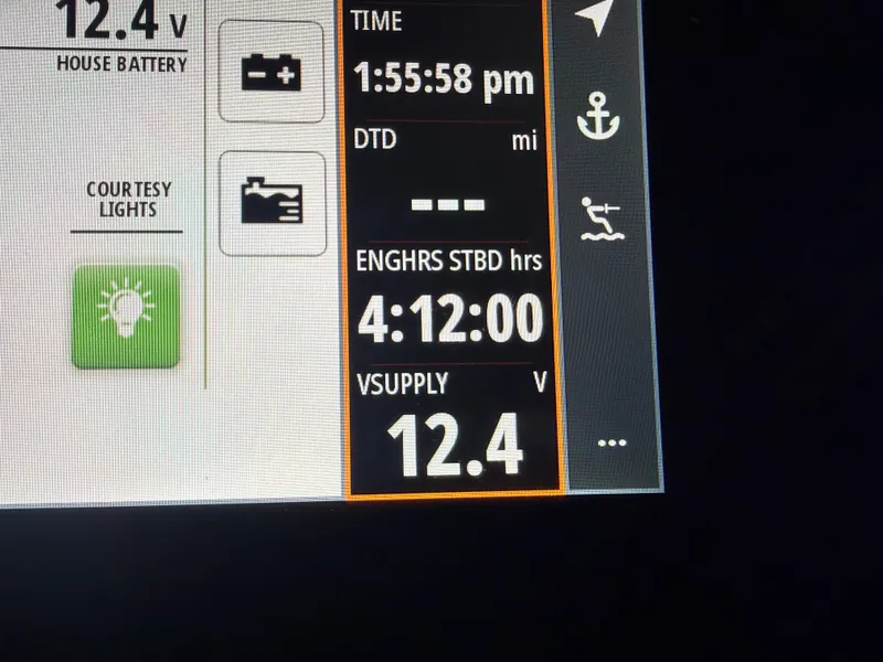Slide: The Image of Sea Ray 350 SLX 2026 - 16