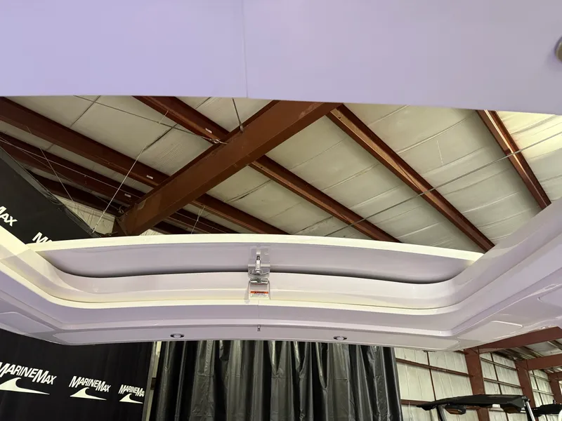 Slide: The Image of Sea Ray 350 SLX 2026 - 22
