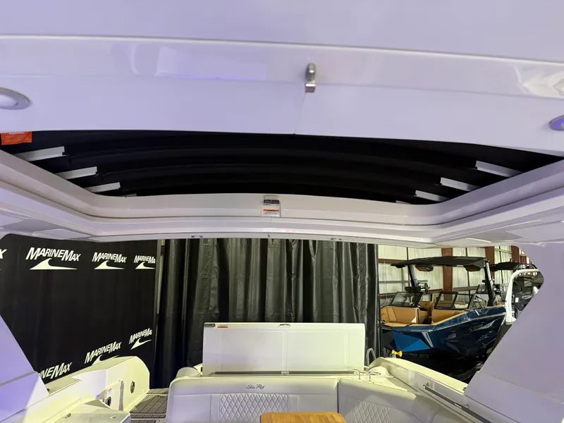 Slide: The Image of Sea Ray 350 SLX 2026 - 23