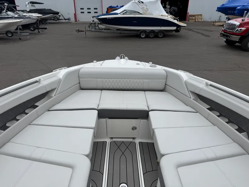 Slide: The Image of Sea Ray 350 SLX 2026 - 34