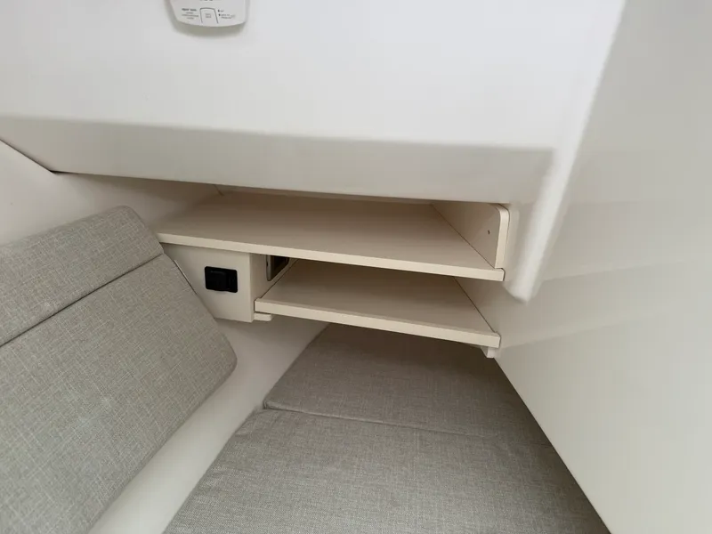 Slide: The Image of Sea Ray 350 SLX 2026 - 44