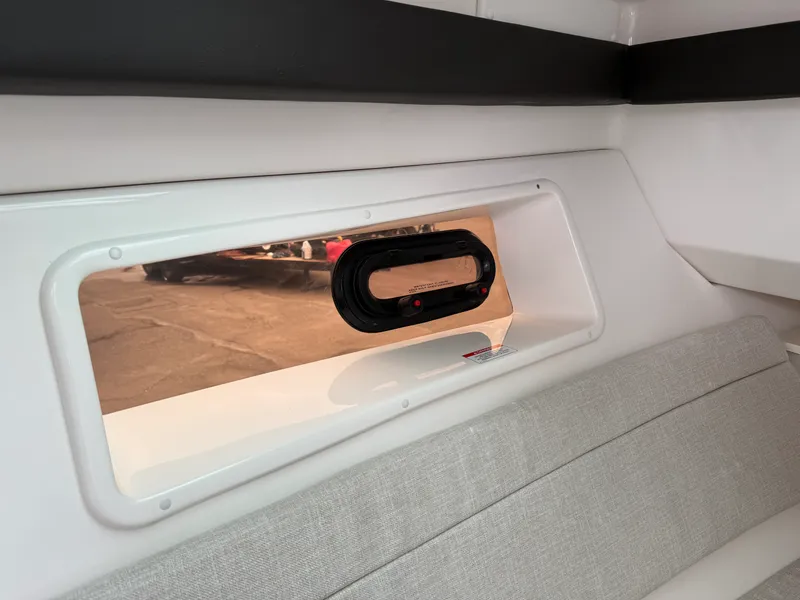 Slide: The Image of Sea Ray 350 SLX 2026 - 45