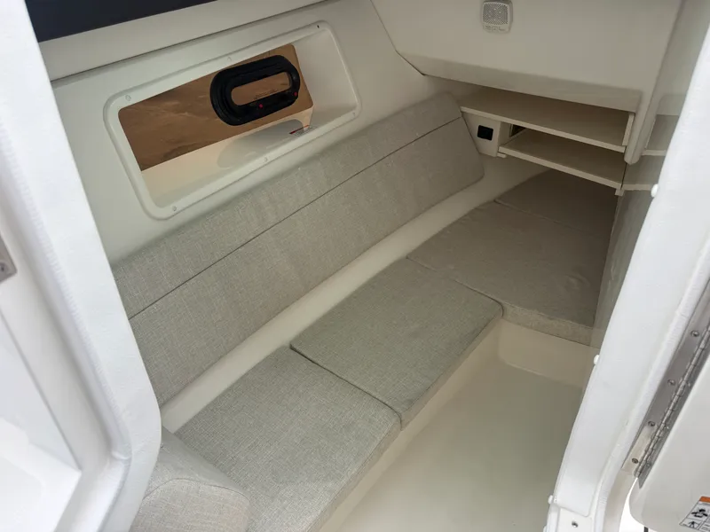 Slide: The Image of Sea Ray 350 SLX 2026 - 46