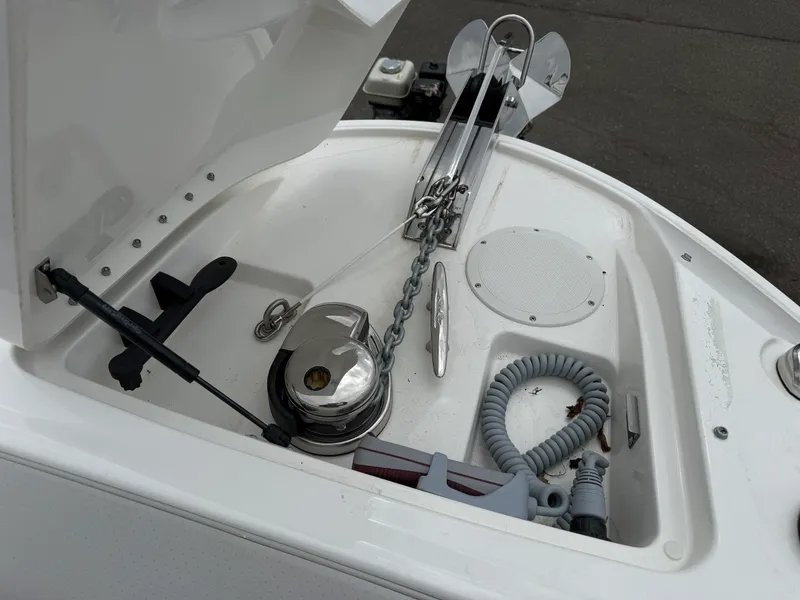 Slide: The Image of Sea Ray 350 SLX 2026 - 47