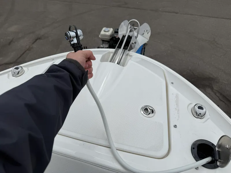 Slide: The Image of Sea Ray 350 SLX 2026 - 51