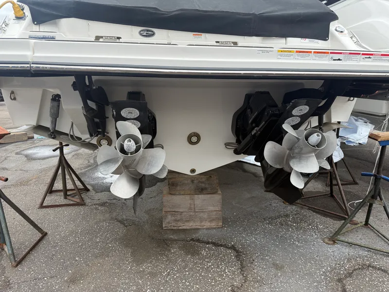 Slide: The Image of Sea Ray 350 SLX 2026 - 53