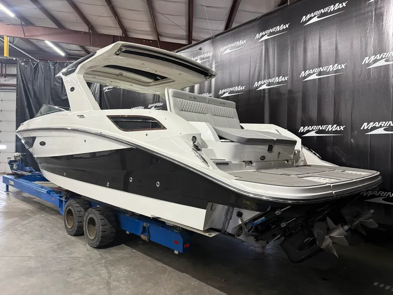Slide: The Image of Sea Ray 350 SLX 2026 - 7