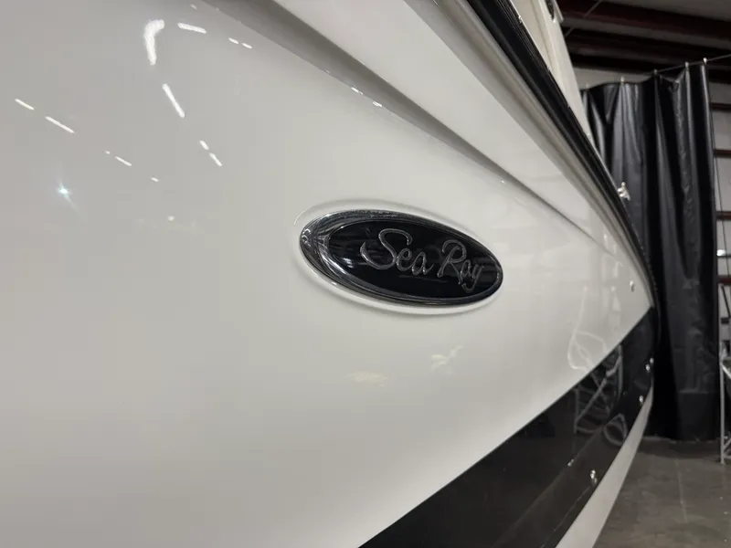 Slide: The Image of Sea Ray 350 SLX 2026 - 8