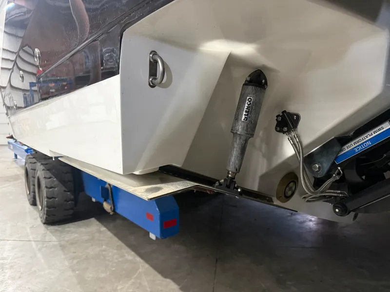 Slide: The Image of Sea Ray 350 SLX 2026 - 9