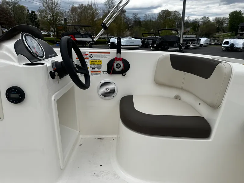 Slide: The Image of Bayliner ELEMENT E16 2019 - 10