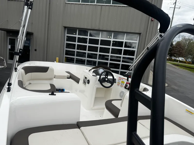 Slide: The Image of Bayliner ELEMENT E16 2019 - 9