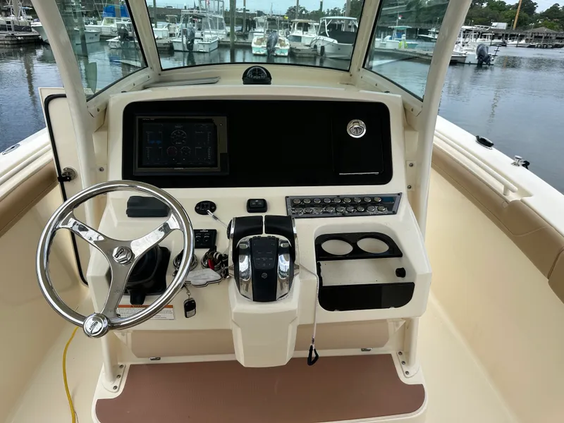 Slide: The Image of Scout 275 LXF 2019 - 10