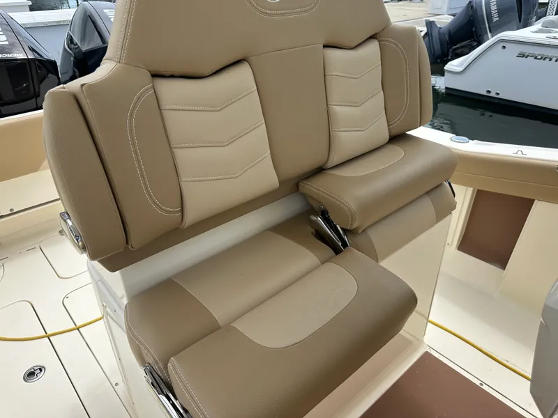 Slide: The Image of Scout 275 LXF 2019 - 16