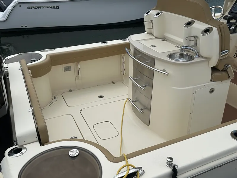 Slide: The Image of Scout 275 LXF 2019 - 3