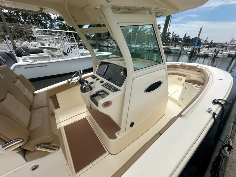 Slide: The Image of Scout 275 LXF 2019 - 5
