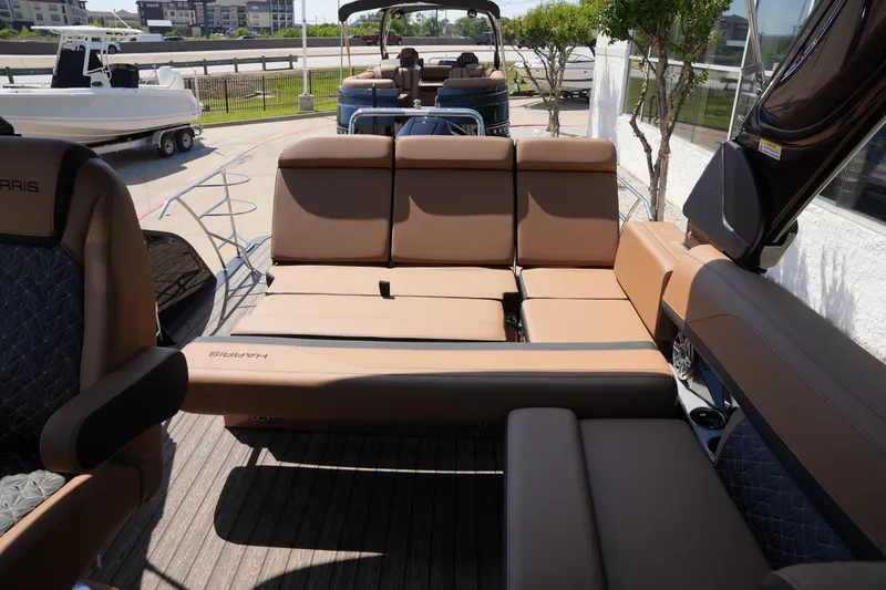 Slide: The Image of Harris Grand Mariner 250 2026 - 16