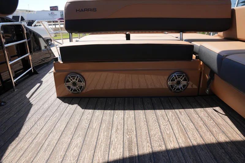 Slide: The Image of Harris Grand Mariner 250 2026 - 17