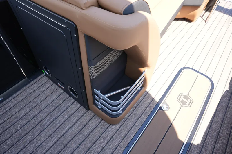 Slide: The Image of Harris Grand Mariner 250 2026 - 30